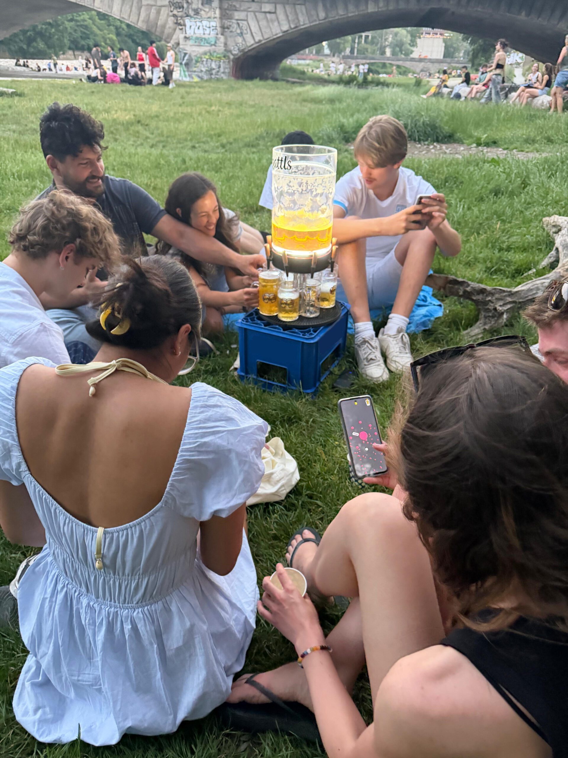 beerbattls in a real-world test with a group at the Isar in Munich